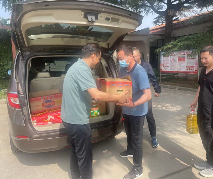  萬水千山 “粽”是情--中公交通監(jiān)理公司董事長端午節(jié)慰問工地一線職工