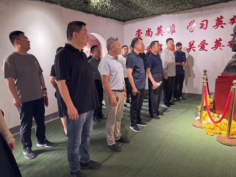 中公監(jiān)理公司黨支部與養(yǎng)護工區(qū)黨支部聯(lián)建開展“學黨規(guī)、嚴黨性、弘揚斗爭精神”主題黨日活動